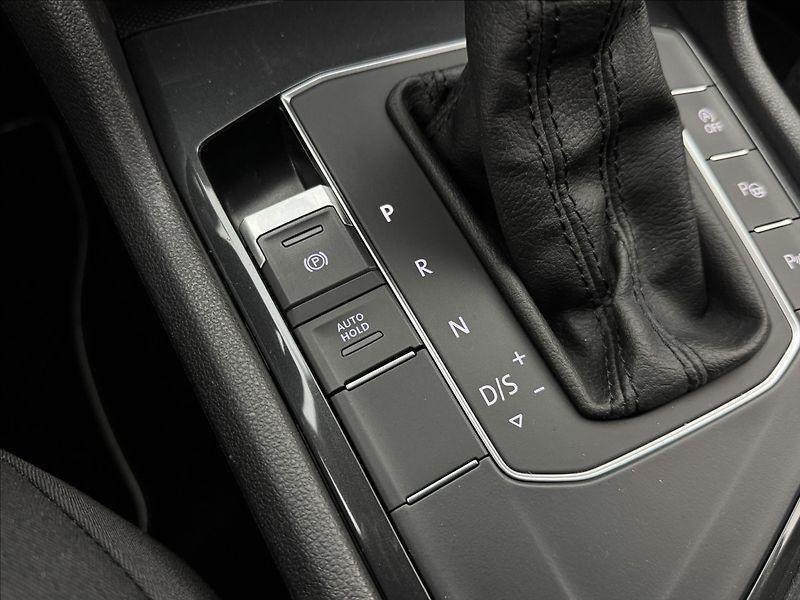 Volkswagen Tiguan 1,5 TSi DSG HUD KAMERA TAŽNÉ - fotka 31 z 50