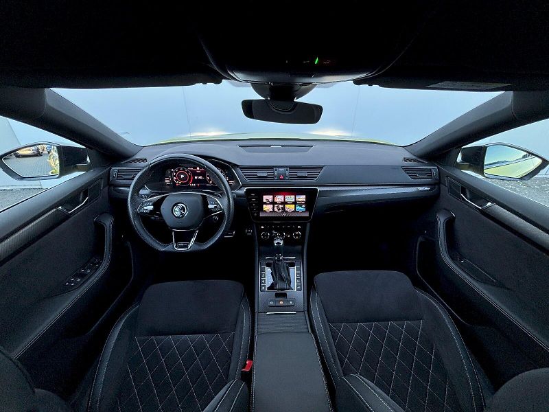 Škoda Superb (2021) 2.0 TSI 140kW SportLine - fotka 10 z 35