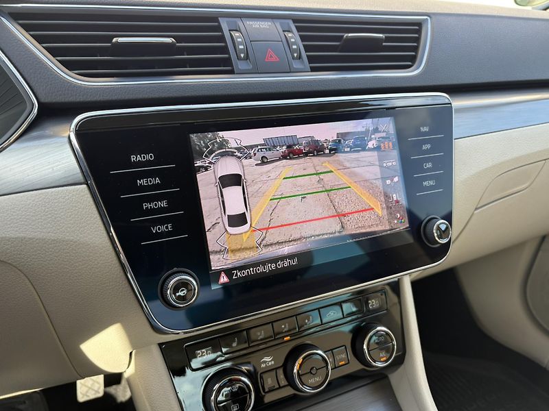 Škoda Superb 2.0 TDI 4x4 DSG / 147 kW Style - fotka 20 z 24