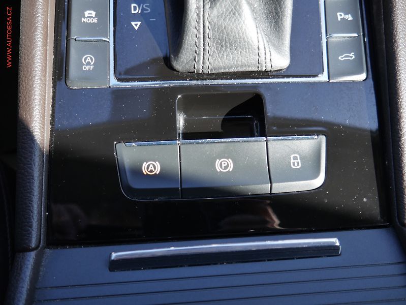 Škoda Superb (2016) 2.0 TDI, ČR, L&K, DSG - fotka 25 z 29