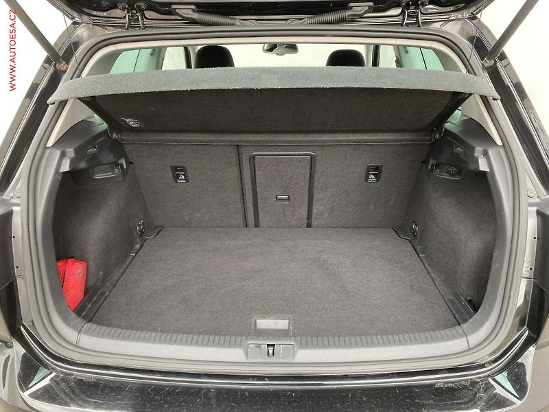 Volkswagen Golf (2015) 1.4 TSi, Highline, bixen - fotka 7 z 18