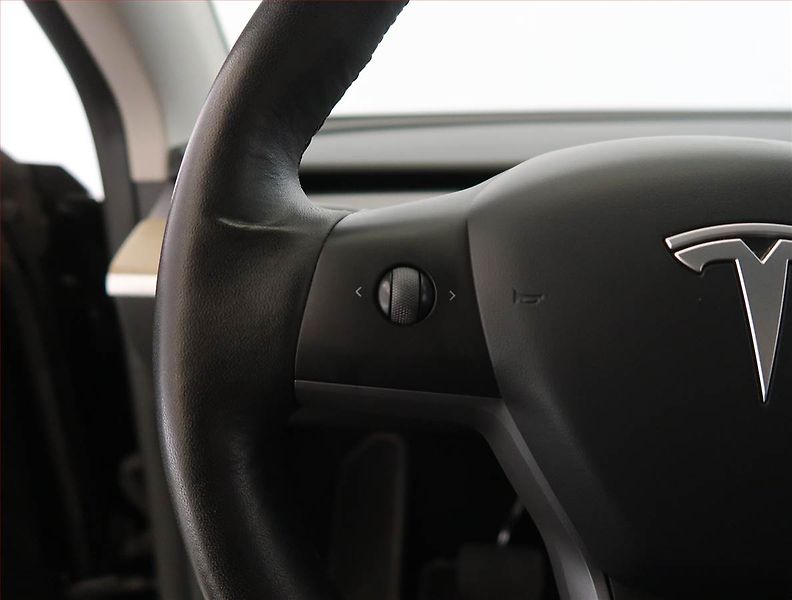 Tesla Model Y (2023) RWD LFP 60kWh, SoH 93% - fotka 15 z 32