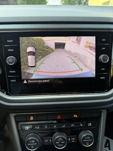 Volkswagen T-Roc (2022) 1,5TSi 110kW Maraton TAŽNÉ ČR - fotka 17 z 18
