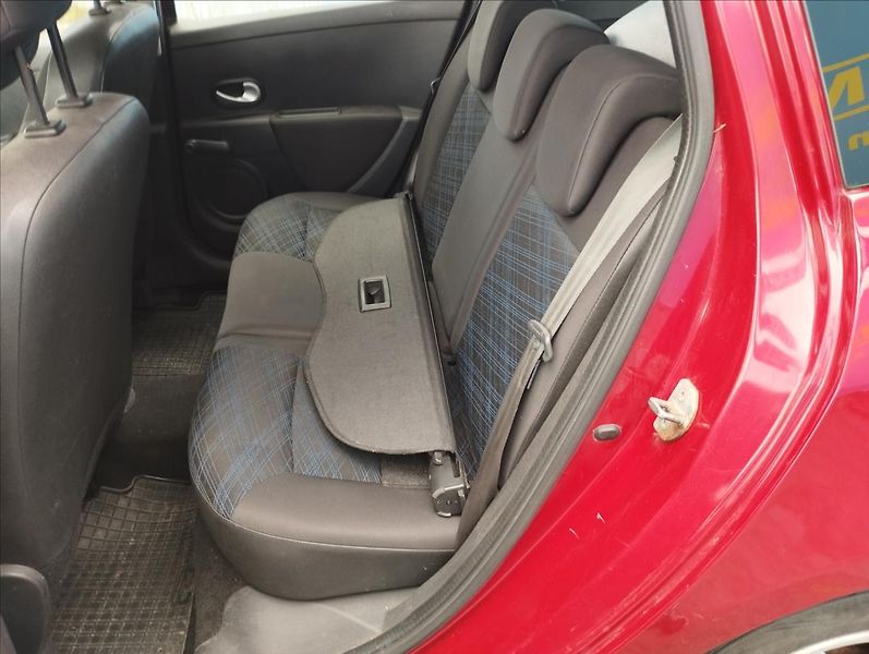 Renault Clio 1,2 55KW Garážované, Servisova - fotka 12 z 17