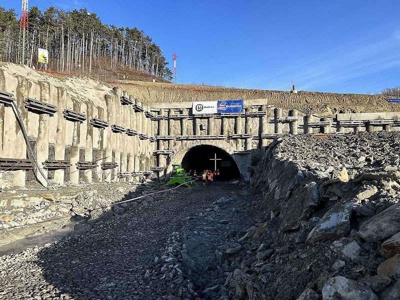Žehnání svaté Barbory na stavbě tunelu Homole na budoucí dálnici D35 u Vysokého Mýta.