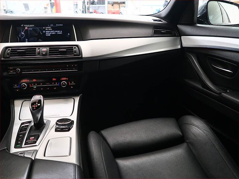BMW Řada 5 (2015) 530d xDrive, 4X4, Automat - fotka 8 z 21