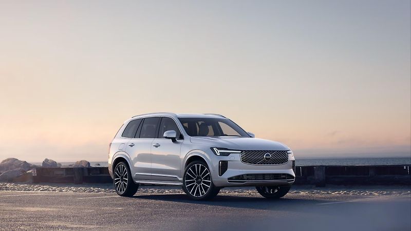 Volvo XC90 (2026) B5 AWD AUT BRIGHT ULTRA 7-míst - fotka 2 z 11
