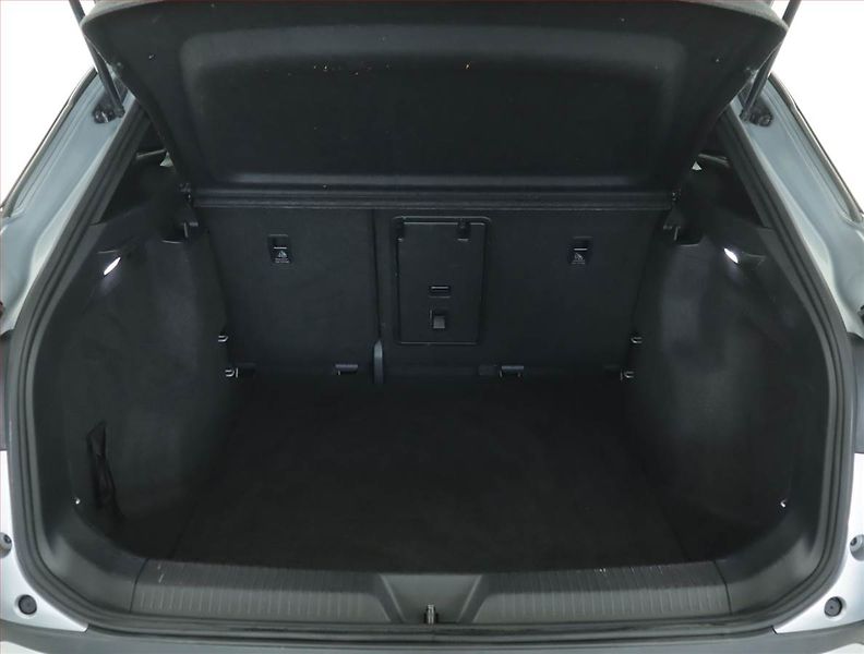 Volkswagen ID.4 (2021) Pro Perf. (82 kWh), SoH 90% - fotka 14 z 17