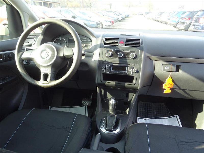 Volkswagen Touran 1,6 TDi 77 kW - fotka 13 z 25