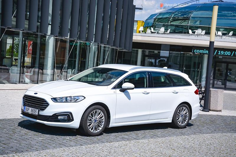 Ford Mondeo (2021) 2.0 138kw Hybrid ecvT TITANIUM - fotka 5 z 32