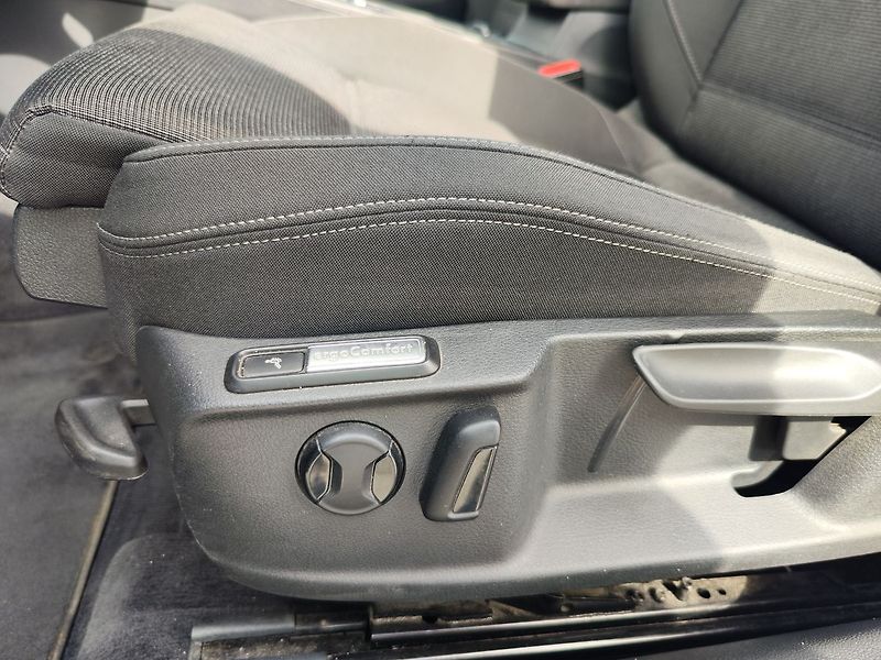 Volkswagen Passat 2.0 TDI/110kW Comfortline DSG - fotka 31 z 32
