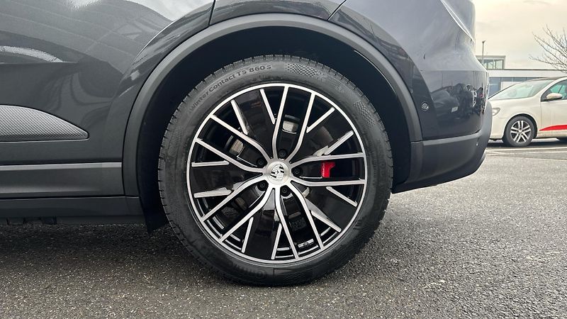 Porsche Macan 4S Electric - fotka 12 z 23