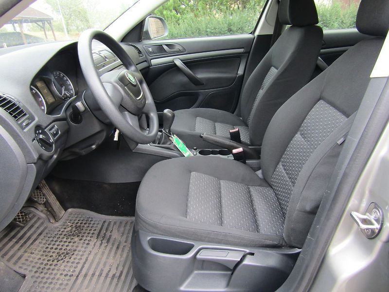 Škoda Octavia (2009) 1.6 MPI 75kW 1.MAJITEL - fotka 19 z 35