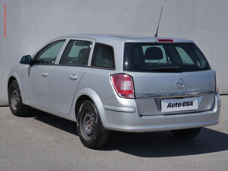 Opel Astra (2011) 1.6 16V, ČR, AC, temp - fotka 6 z 16