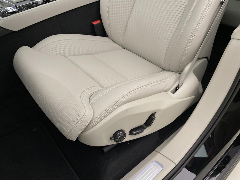 Volvo XC90 (2026) T8 AWD Plug-in DARK ULTRA - fotka 32 z 79