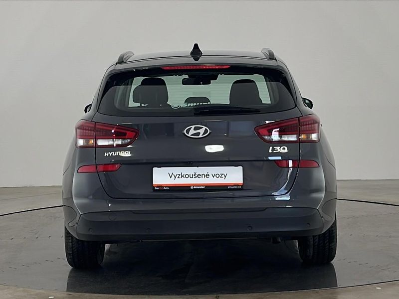 Hyundai i30 Smart DCT - fotka 17 z 27