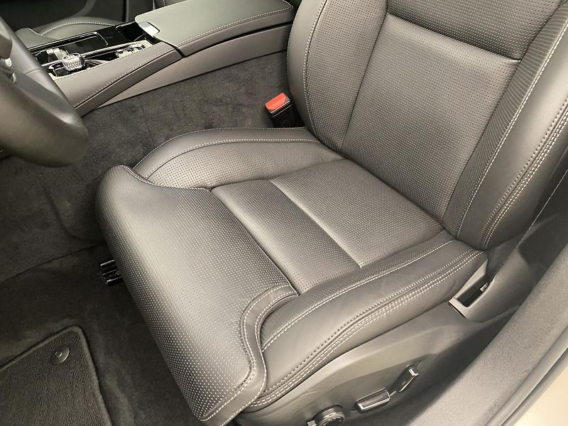 Volvo V60 T6 AWD RECHARGE DARK PLUS CZ - fotka 22 z 49