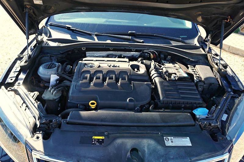 Škoda Superb (2015) STYLE 2,0 TDI 140 kW - fotka 40 z 43