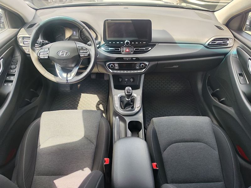 Hyundai i30 1.5 T-GDI/117kW Smart Navi - fotka 12 z 34