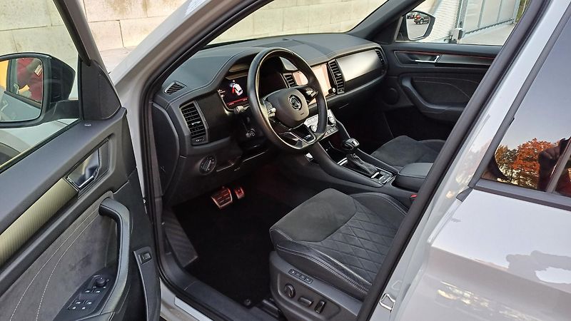 Škoda Kodiaq TDI 147kW 4x4 SPORTLINE-CR-DPH - fotka 9 z 50
