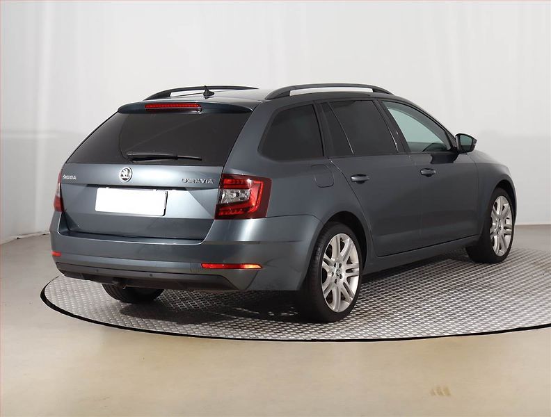 Škoda Octavia (2018) 1.0 TSI, Navi, Tempomat - fotka 5 z 23