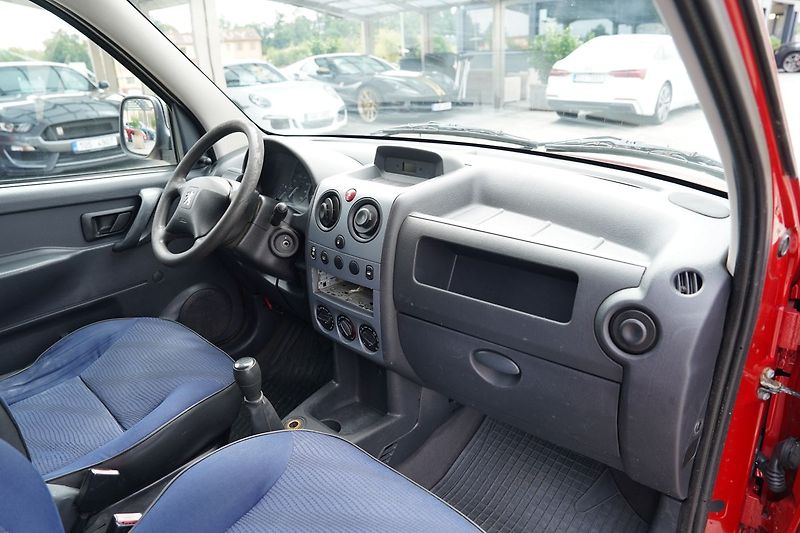 Peugeot Partner 1.4i, ČR, 5 míst - fotka 22 z 26