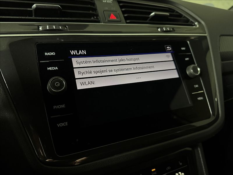 Volkswagen Tiguan 2,0 TDi  DSG R-Line IQ Light K - fotka 34 z 46
