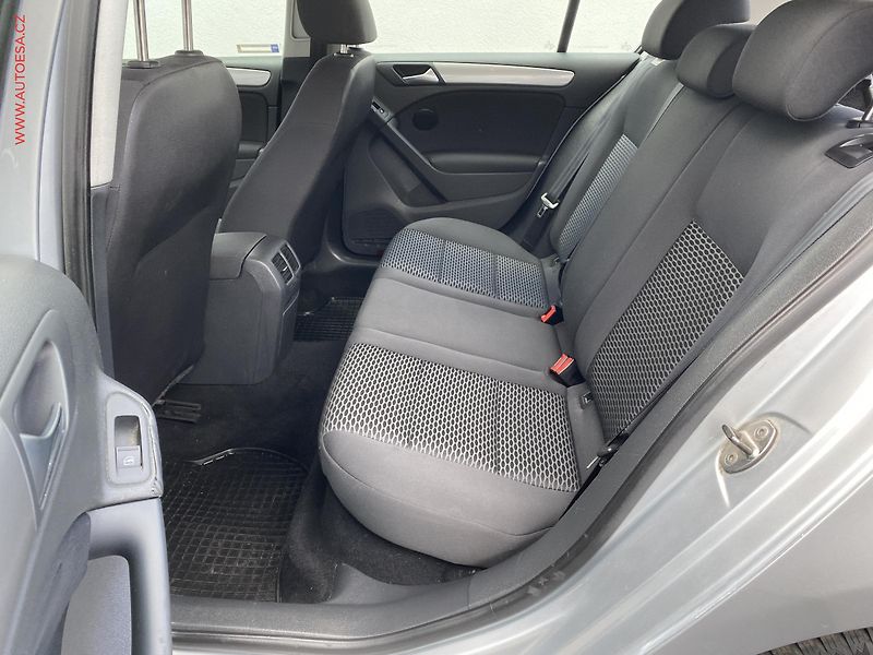 Volkswagen Golf (2010) 1.6 TDi, ČR, Trendline, AC - fotka 10 z 16