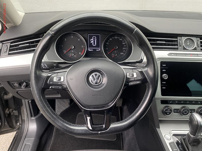 Volkswagen Passat (2018) 2.0TDi, DSG, navi, kamera - fotka 11 z 18