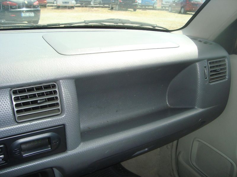 Mazda Demio (1999) 1,3 - fotka 15 z 16