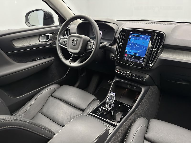 Volvo XC40 B4 DARK PLUS AUT CZ 1.maj - fotka 26 z 46