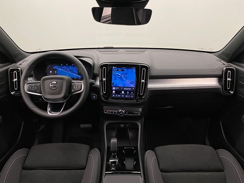 Volvo XC40 (2026) B3 AUT DARK ULTRA  - fotka 2 z 61