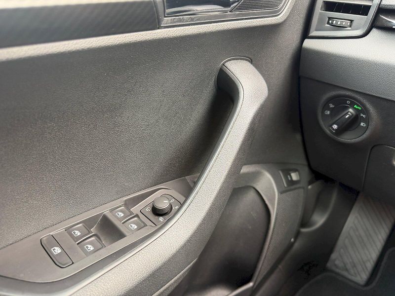 Škoda Karoq (2023) 2.0 TSI 140kW DSG SportLine - fotka 10 z 35