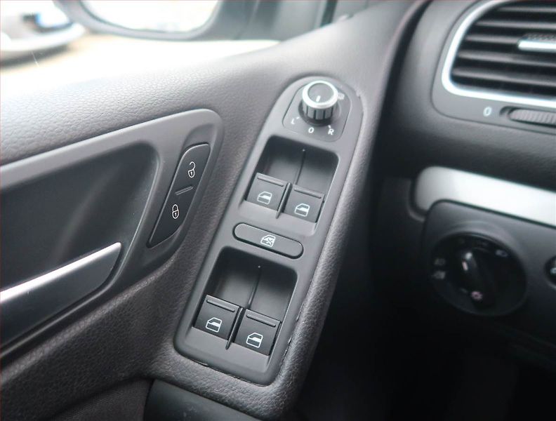 Volkswagen Golf (2012) 1.2 TSI, Tempomat - fotka 14 z 14