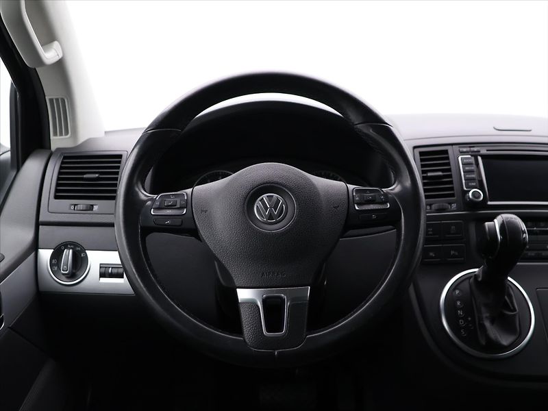 Volkswagen Multivan 2,0 TSI 150kW 4M DSG Highline - fotka 19 z 39