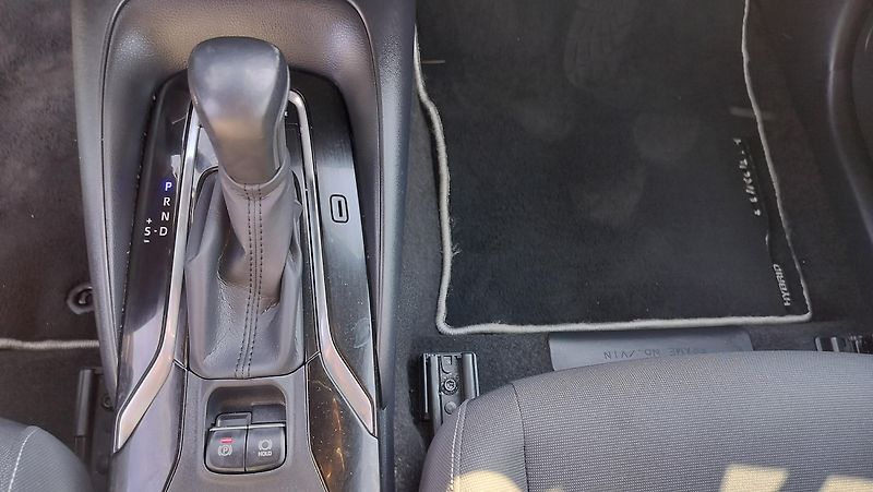 Toyota Corolla 2.0 hybrid, business, navigace - fotka 19 z 29