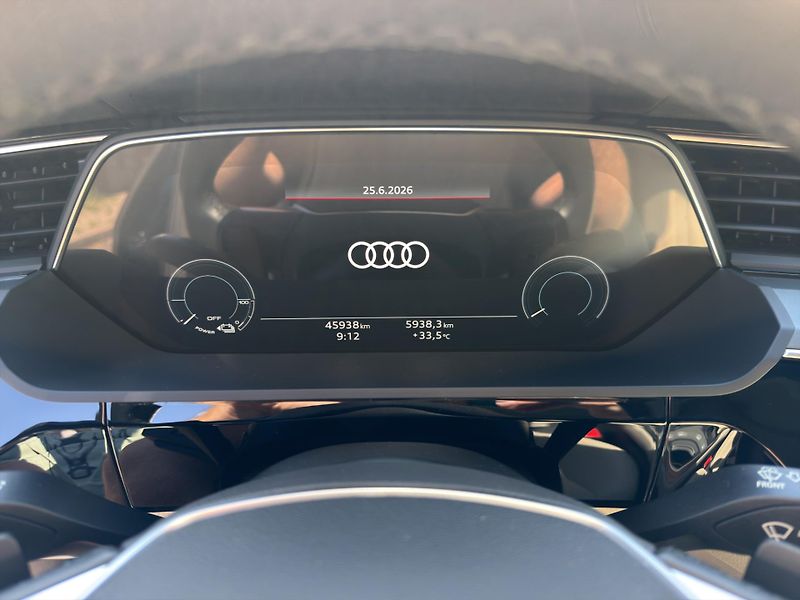 Audi e-tron (2023) 55 300KW 21 ALU PANORAMA - fotka 11 z 27