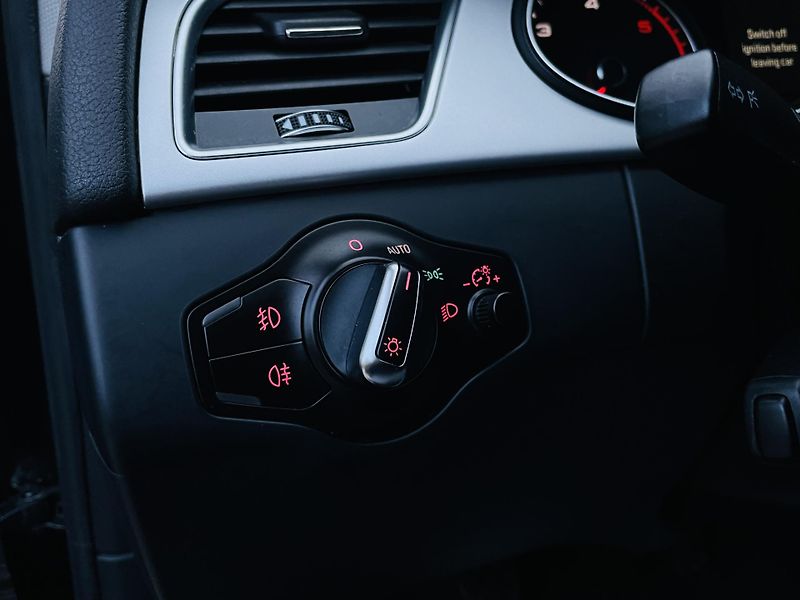 Audi A4 2.0TDI MAN 1MAJITEL VÝHŘEV LED - fotka 33 z 42