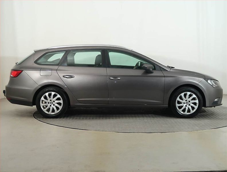 Seat Leon (2015) 1.6 TDI, 4X4, Serv.kniha - fotka 6 z 13