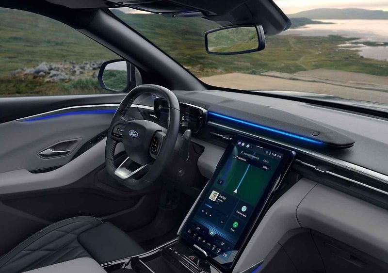 Nový Ford Explorer jsme již mohli vyzkoušet na středočeských silnicích