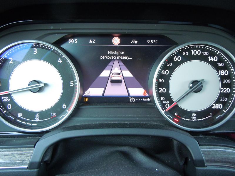 Volkswagen Touareg 3,0TDI VZDUCH KŮŽE HUD TAŽNÉ - fotka 18 z 40