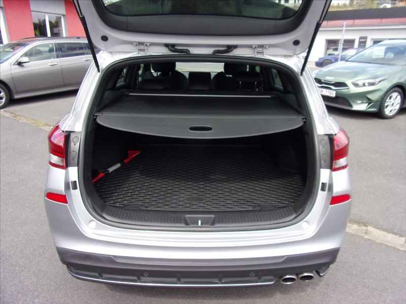 Hyundai i30 1,6 CRDI MHEV N Line Premium A - fotka 12 z 30