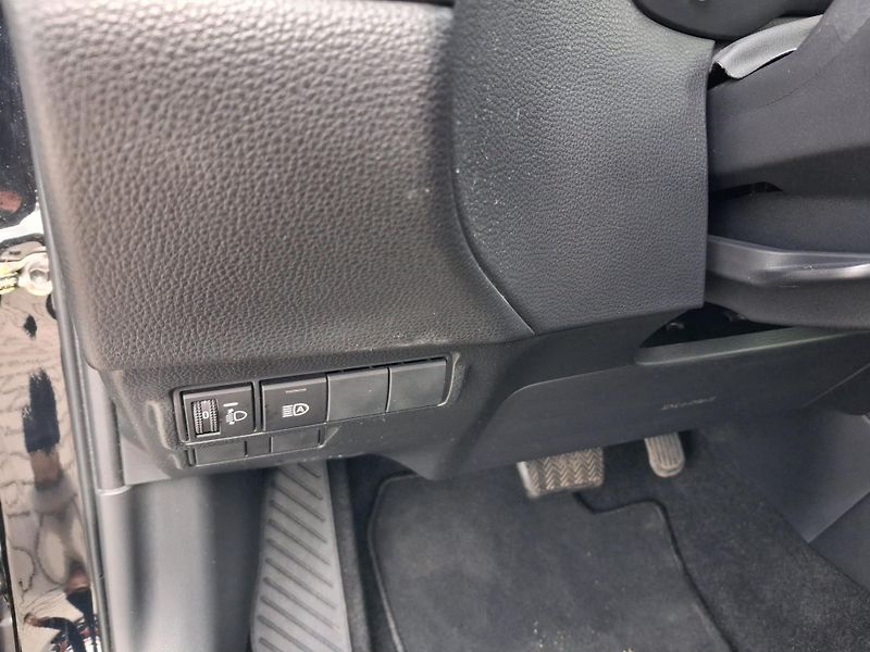 Toyota Corolla Cross 2.0 HSD e-CVT Style - fotka 13 z 21