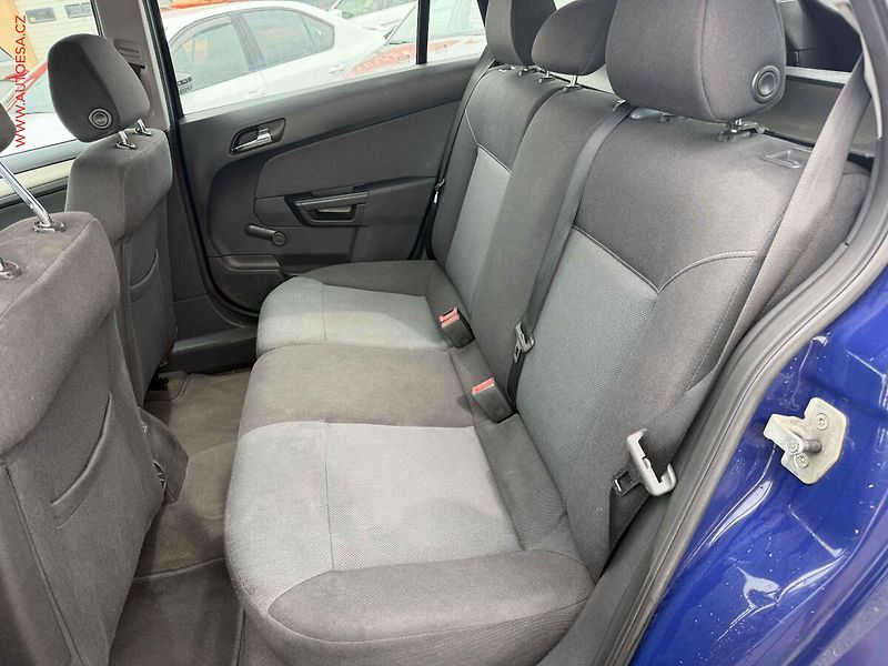 Opel Astra (2007) 1.4i 16V, ČR, AC, temp - fotka 9 z 14