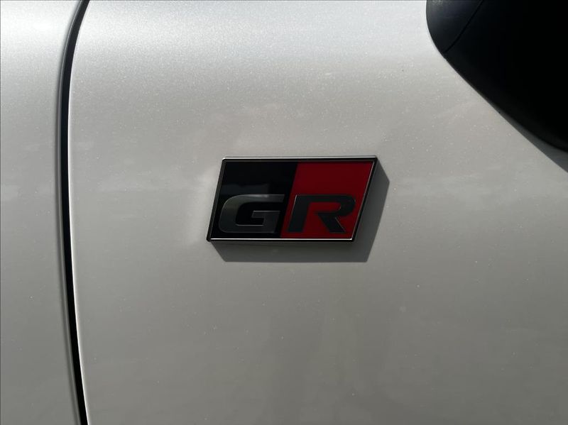 Toyota Land Cruiser 300  3,5 V6 TT 10AT GR Sport 7 - fotka 39 z 45