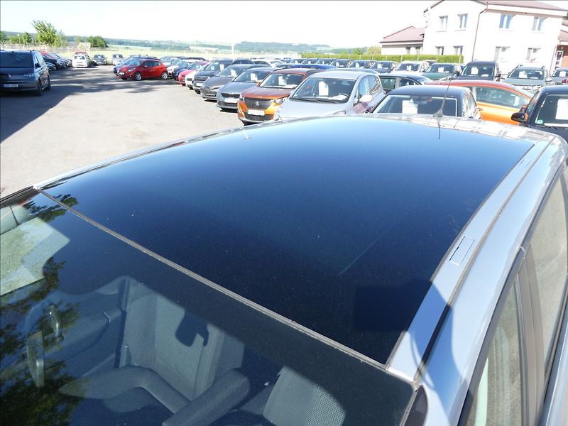 Peugeot 5008 1,6 16V 115kW Panorama,po serv - fotka 16 z 44