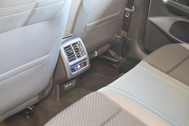 Volkswagen Golf Variant (2023) 2.0TDI LED Navi Tažné Display - fotka 16 z 39