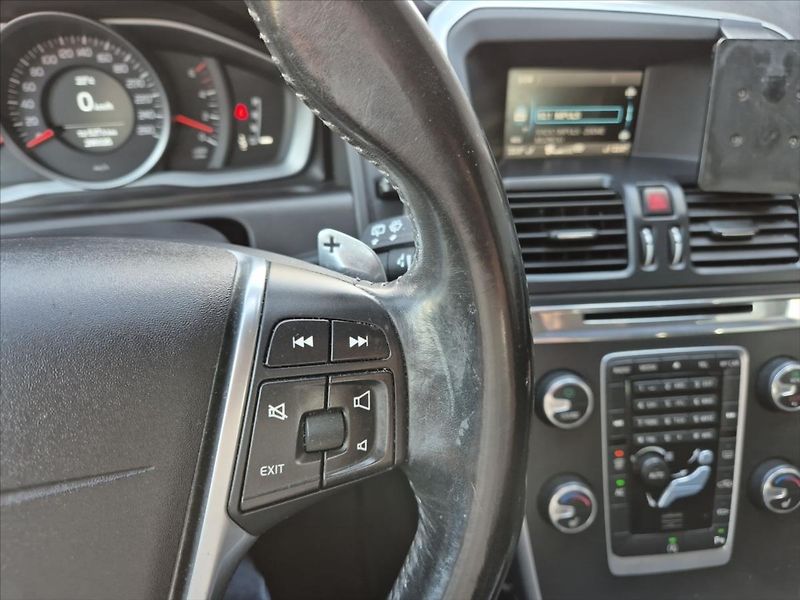 Volvo XC60 2,0 D4 FWD - fotka 17 z 18