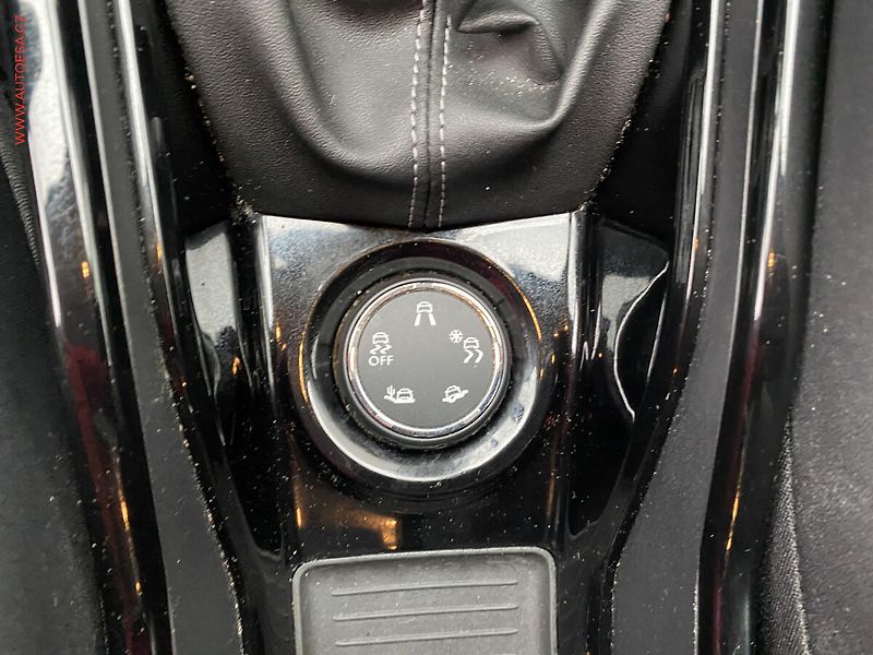 Peugeot 2008 (2016) 1.6 HDi, Allure, navi - fotka 18 z 20