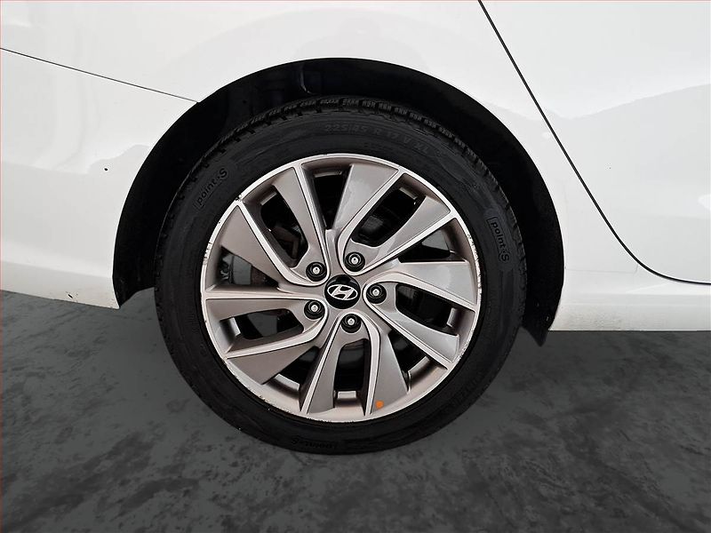 Hyundai i30 (2018) Go! 1.4 T-GDI, Navi, Tempomat - fotka 15 z 18